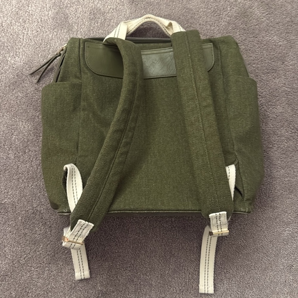 Universal Thread green backpack - Picture 3 of 9